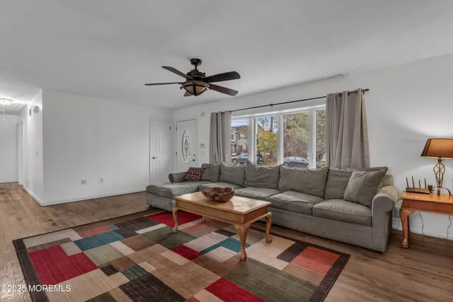 $549,000 | 809 Grinnell Avenue, Toms River, NJ 08757