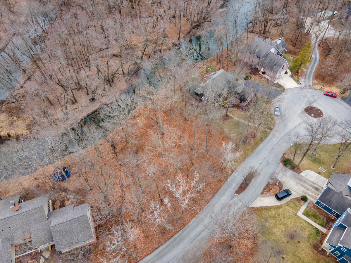 7 Turtle Point Monticello, IL 61856 - Photo 11 of 16 a view of living room