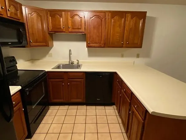 $2,195 | 132 Tyngsboro Road, Unit 9, North Chelmsford, MA 01863