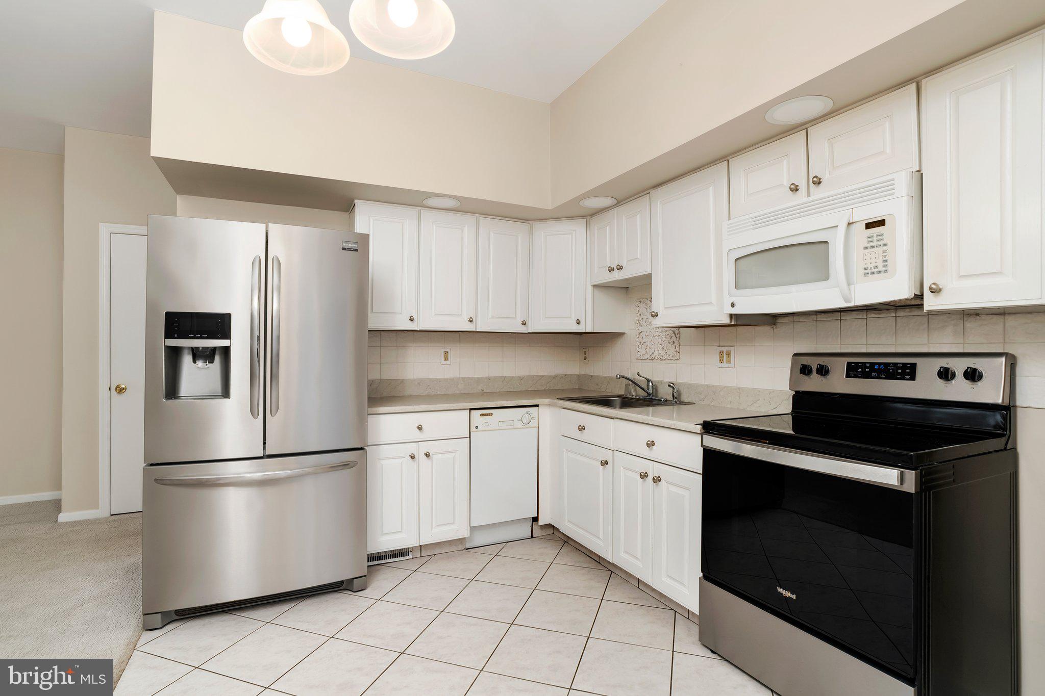 64 Wolfpack Road Hamilton, NJ 08619 - Photo 28 of 38 Apartment Full Kitchen