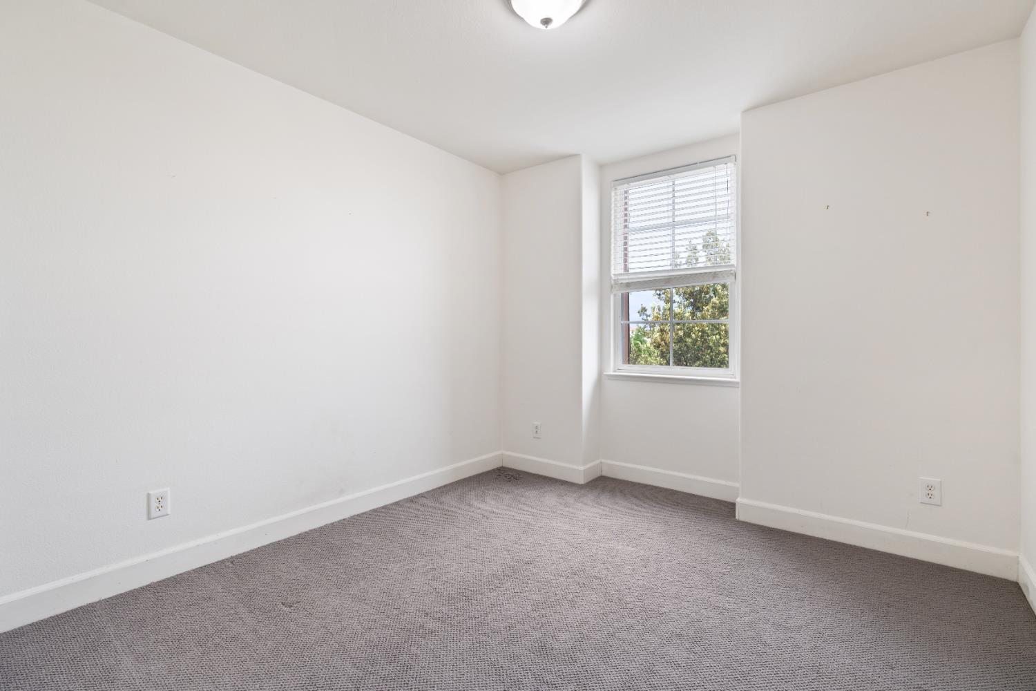 2620 Farmers Central Road Woodland, CA 95776 - Photo 22 of 32 an empty room with windows
