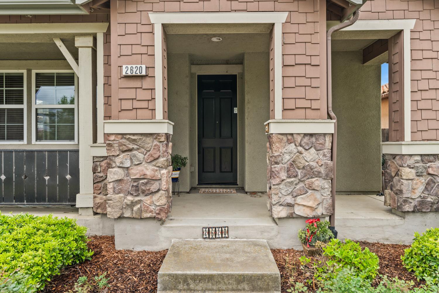 2620 Farmers Central Road Woodland, CA 95776 - Photo 3 of 32 a front view of a house with a plants
