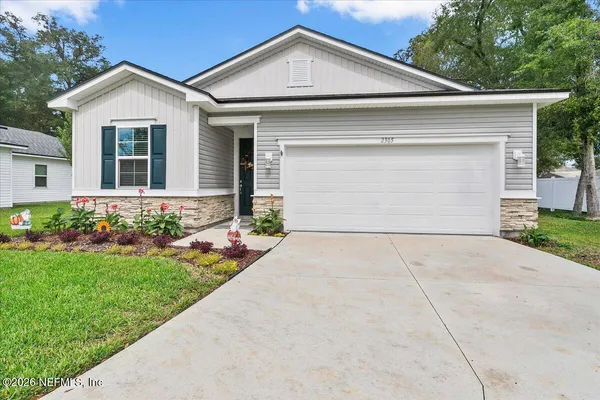 a front view of house with yard