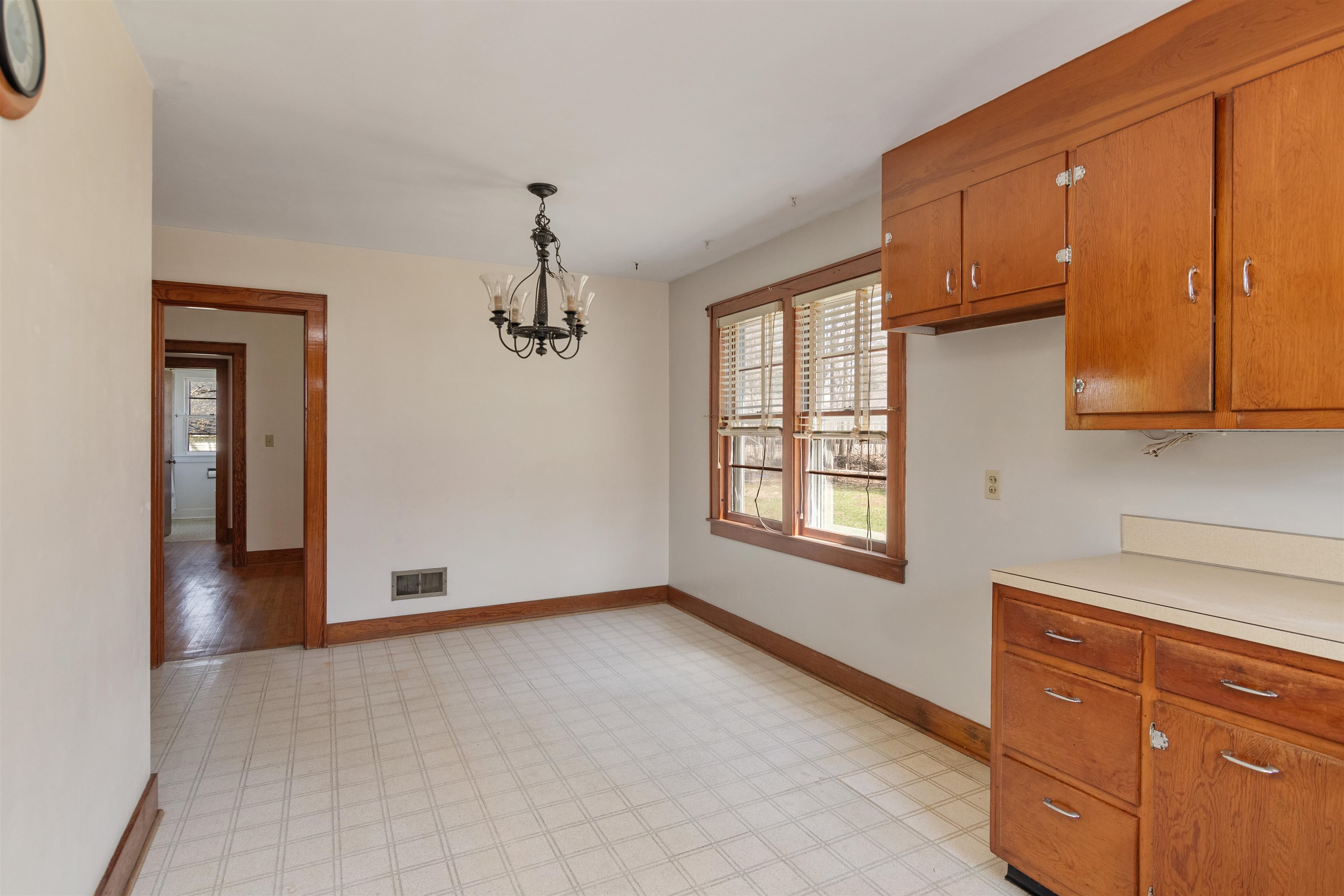 857 South Brownell Road Williston, VT 05495 - Photo 4 of 43