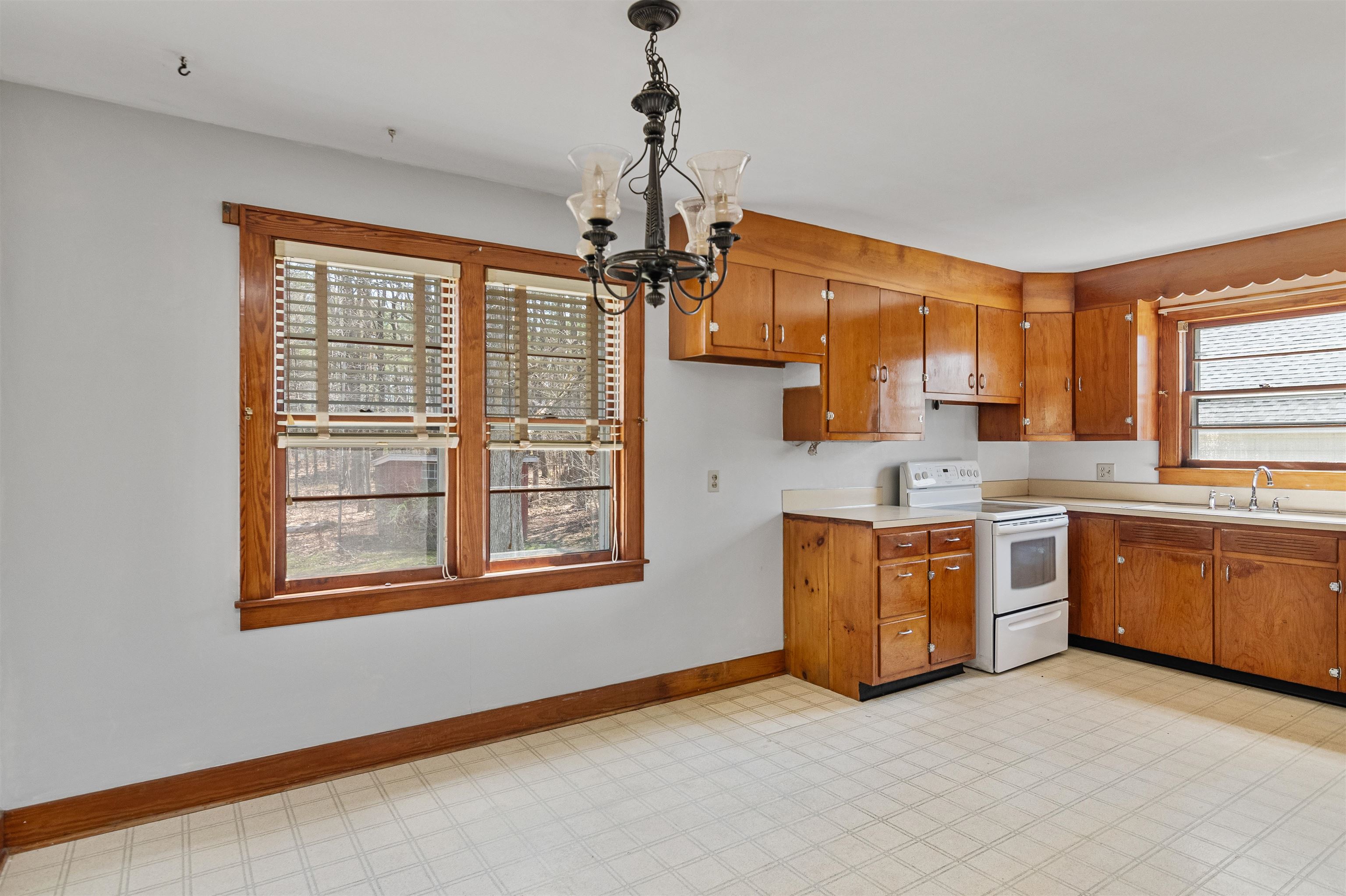 857 South Brownell Road Williston, VT 05495 - Photo 10 of 43