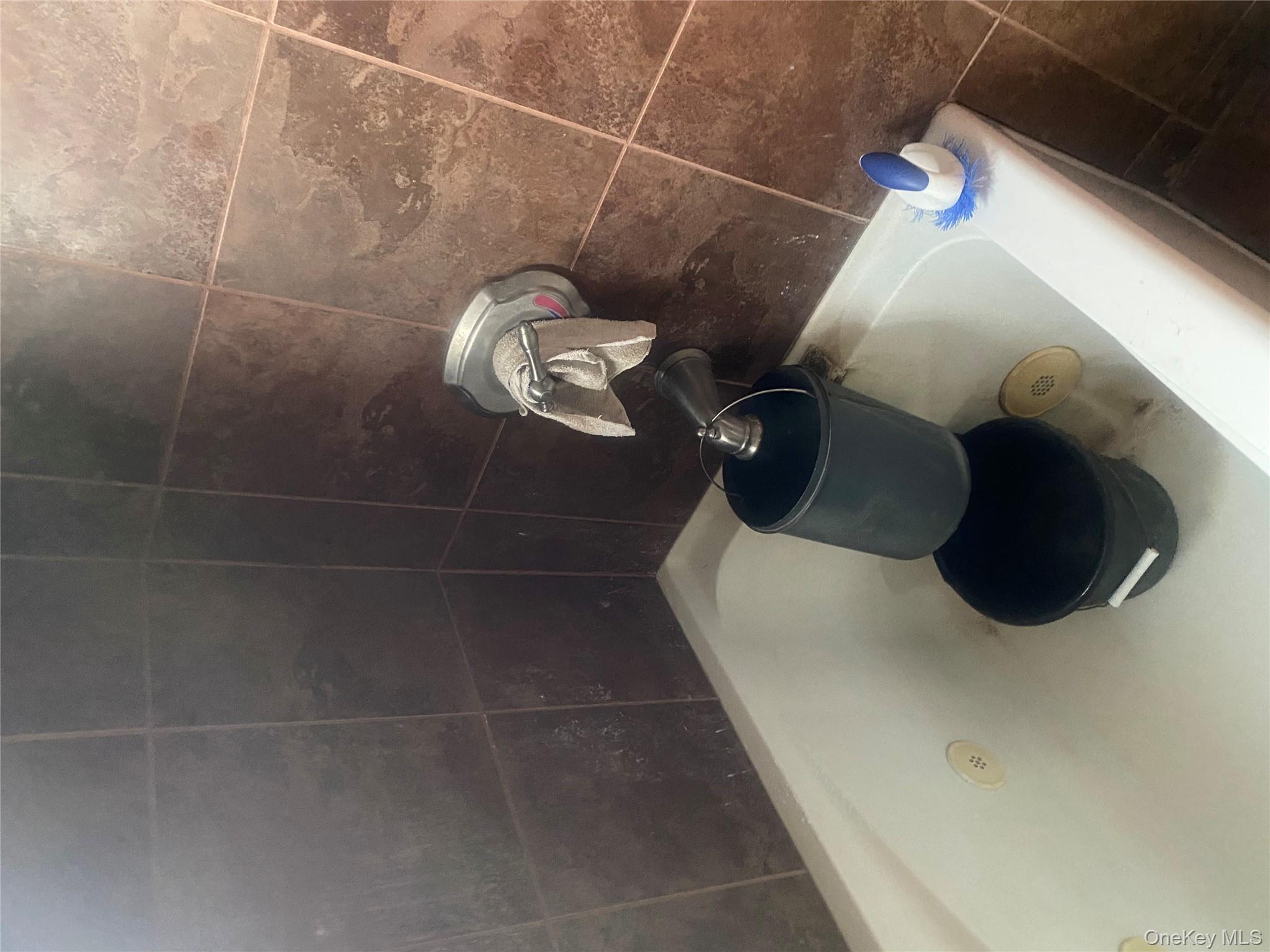 2713 Eastchester Road Bronx, NY 10469 - Photo 4 of 13