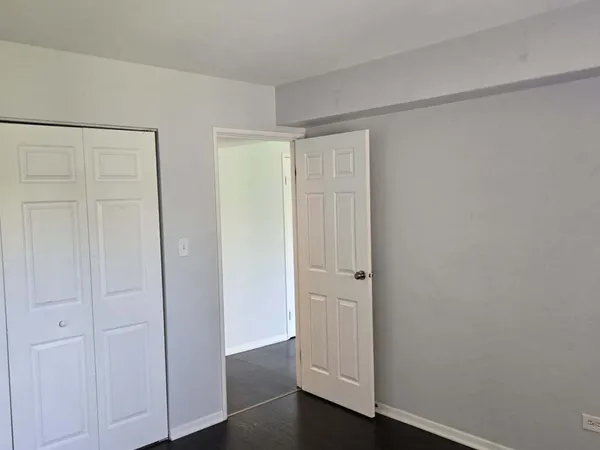 $1,850 | 9430 Bay Colony Drive, Unit 2N, Des Plaines, IL 60016