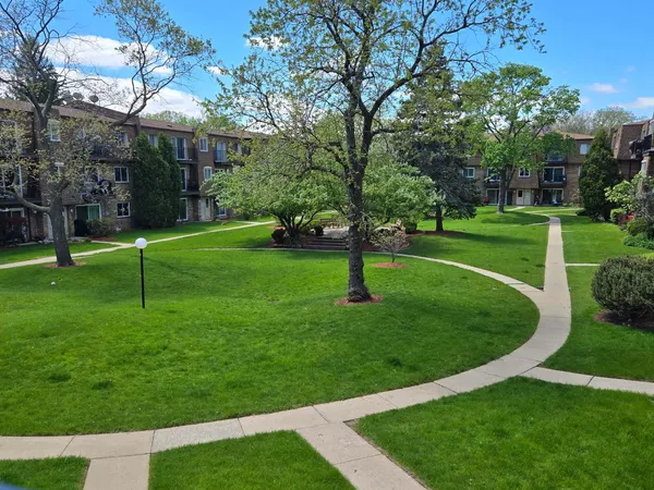 $1,850 | 9430 Bay Colony Drive, Unit 2N, Des Plaines, IL 60016