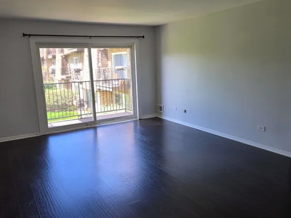 $1,850 | 9430 Bay Colony Drive, Unit 2N, Des Plaines, IL 60016