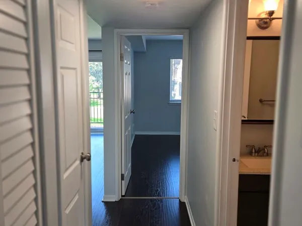$1,850 | 9430 Bay Colony Drive, Unit 2N, Des Plaines, IL 60016