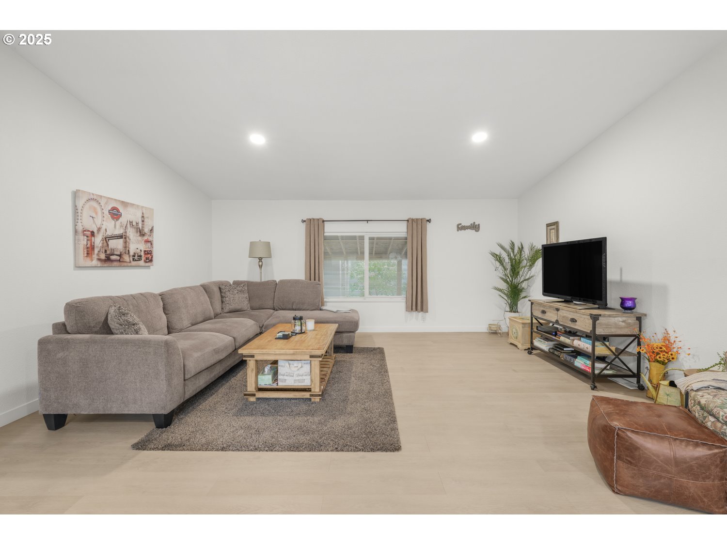 18780 South Central Point Road, Unit 19 Oregon City, OR 97045 - Photo 6 of 25 a living room with furniture and a flat screen tv