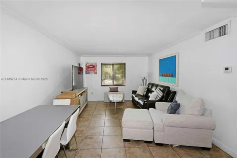 $375,000 | 8617 Southwest 68th Court, Unit 24, Pinecrest, FL 33156