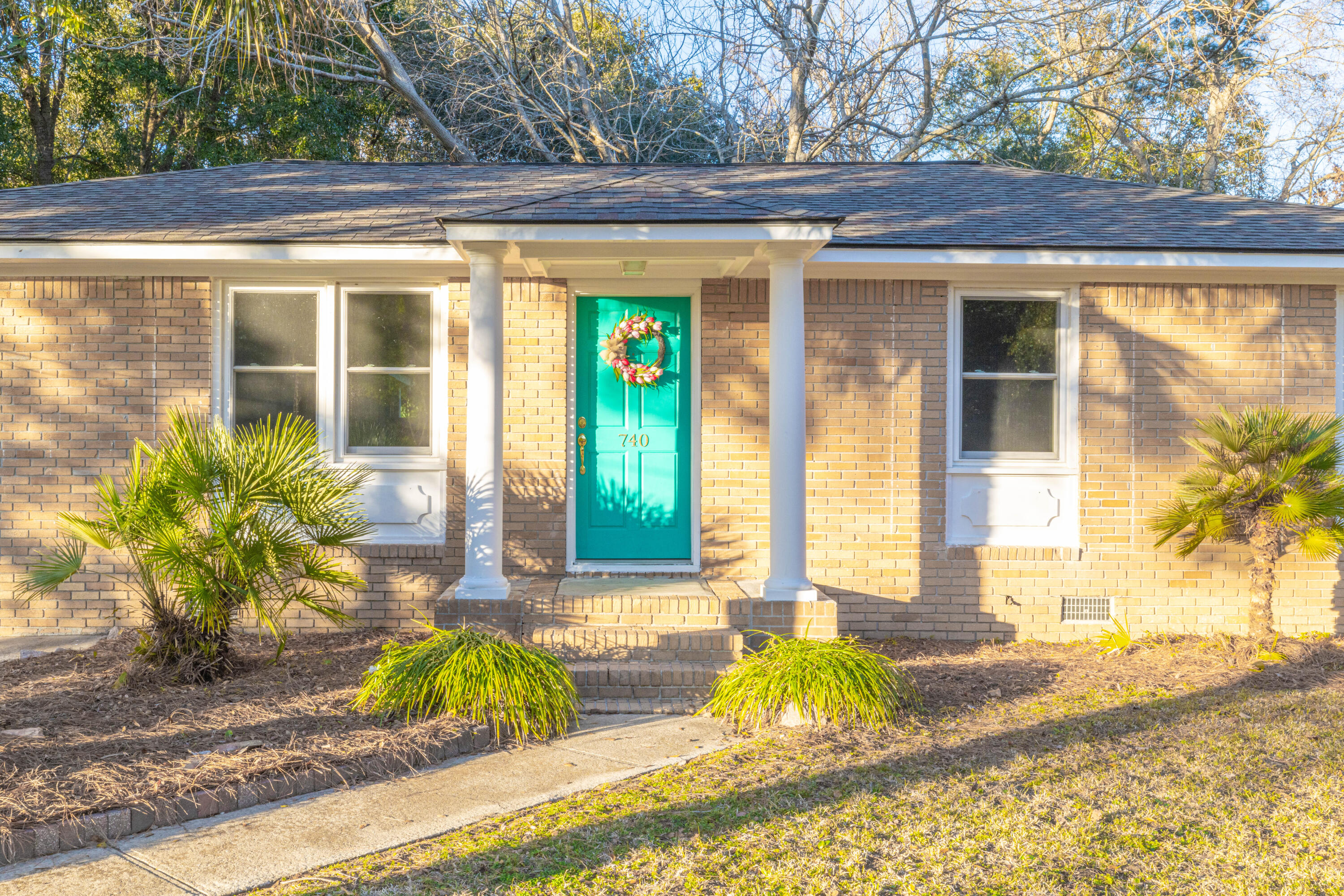 740 Windward Road Charleston, SC 29412 - Photo 1 of 39 Welcome Home to your island retreat!