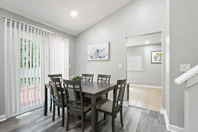 $3,800 | 33-w067 Bonnie Street, St. Charles, IL 60174