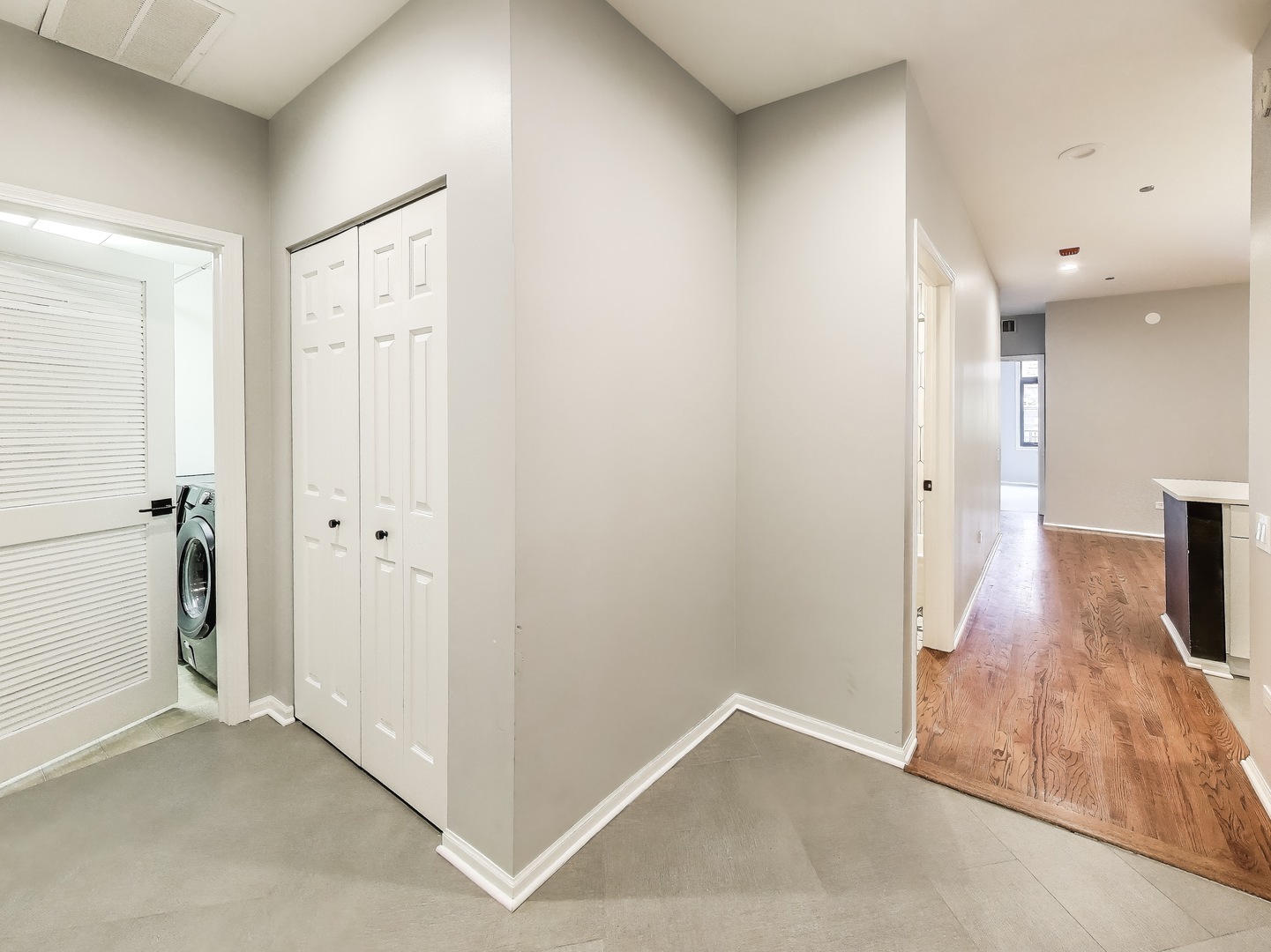 33 West Huron Street, Unit 412 Chicago, IL 60654 - Photo 5 of 33 wooden floor with white walls