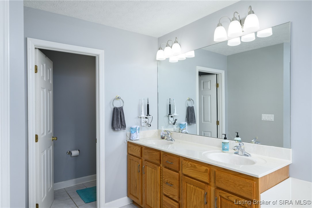 4304 Joann Court Floyds Knobs, IN 47119 - Photo 10 of 41