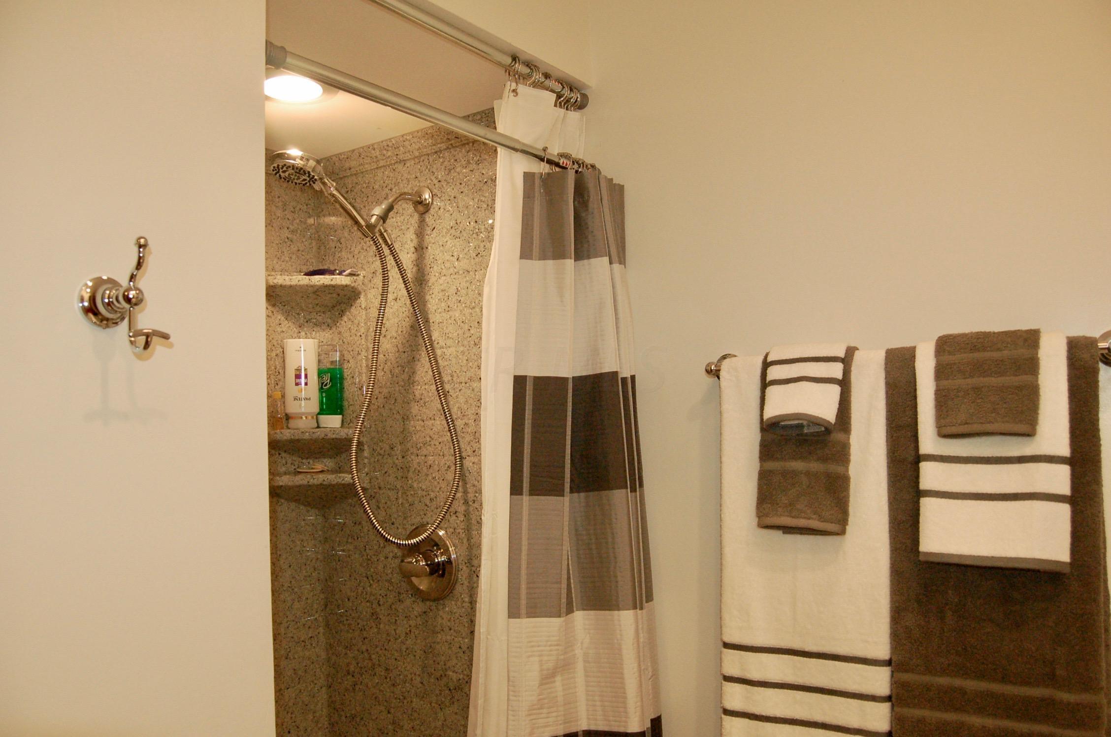 2124 Coach Road North, Unit 18 Columbus, OH 43220 - Photo 15 of 19