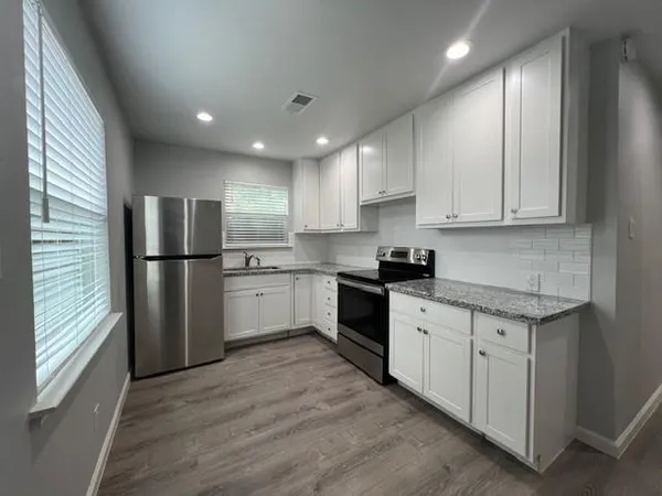 $1,595 | 304 North Oak Street, McKinney, TX 75069