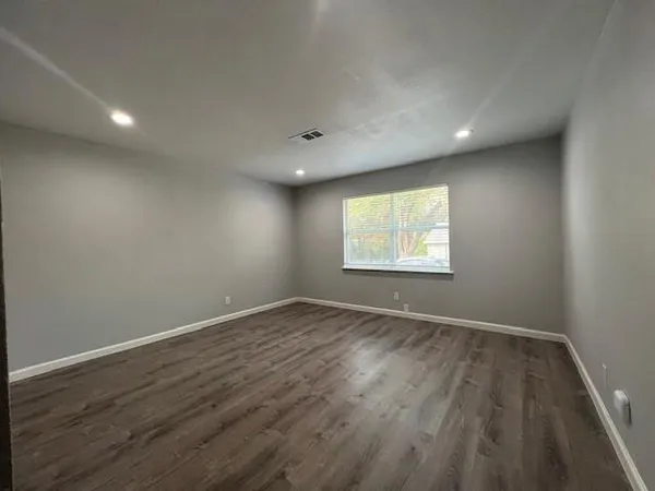 $1,595 | 304 North Oak Street, McKinney, TX 75069