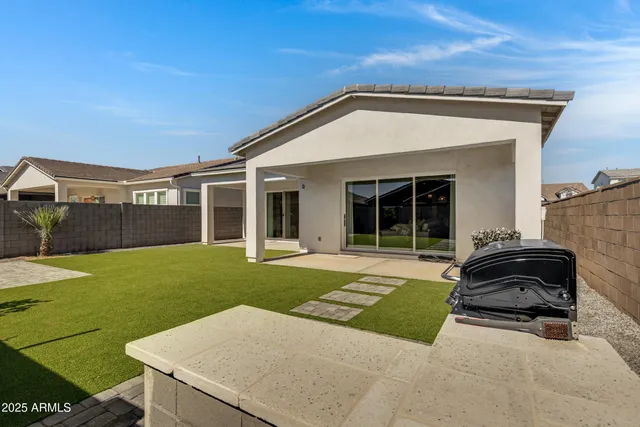a view of a house with backyard and porch