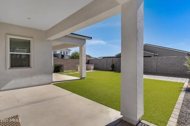 a view of an house with swimming pool