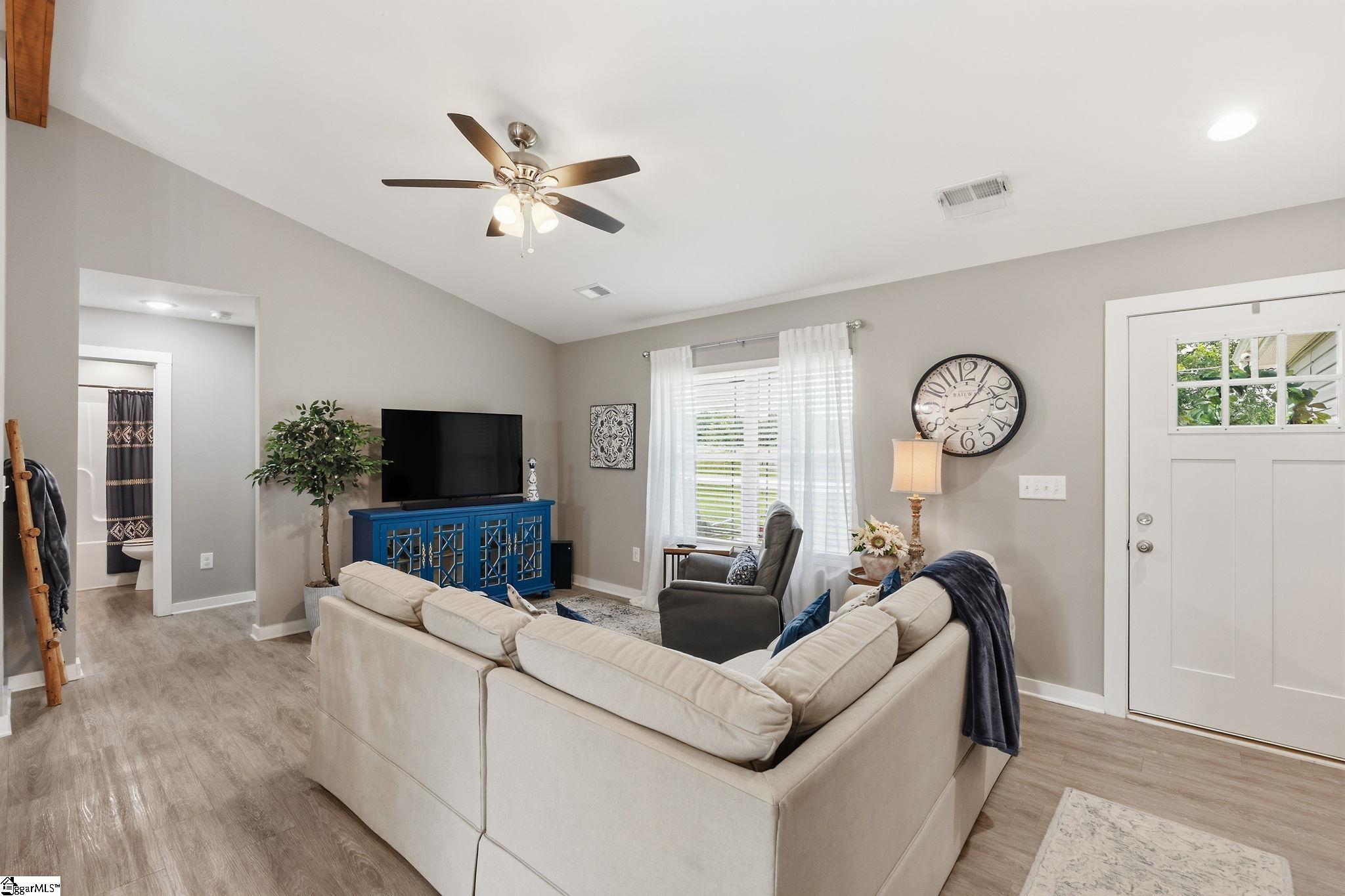 7607 Old Laurens Road Gray Court, SC 29645 - Photo 5 of 29