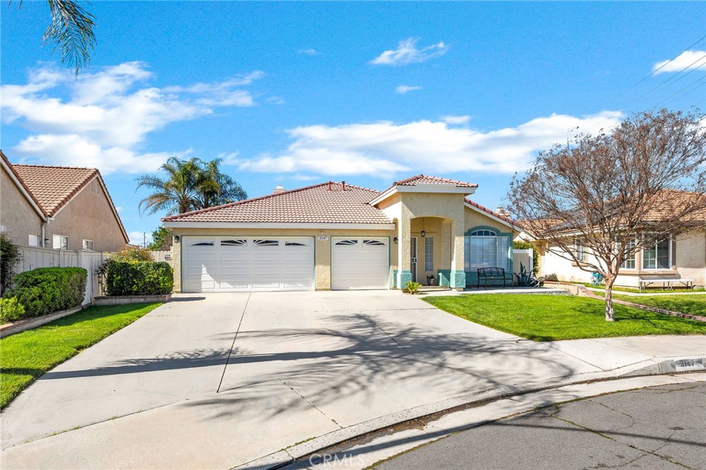 3147 Wimbledon Way Hemet, CA 92545 - Photo 1 of 41 a front view of a house with a yard and garage