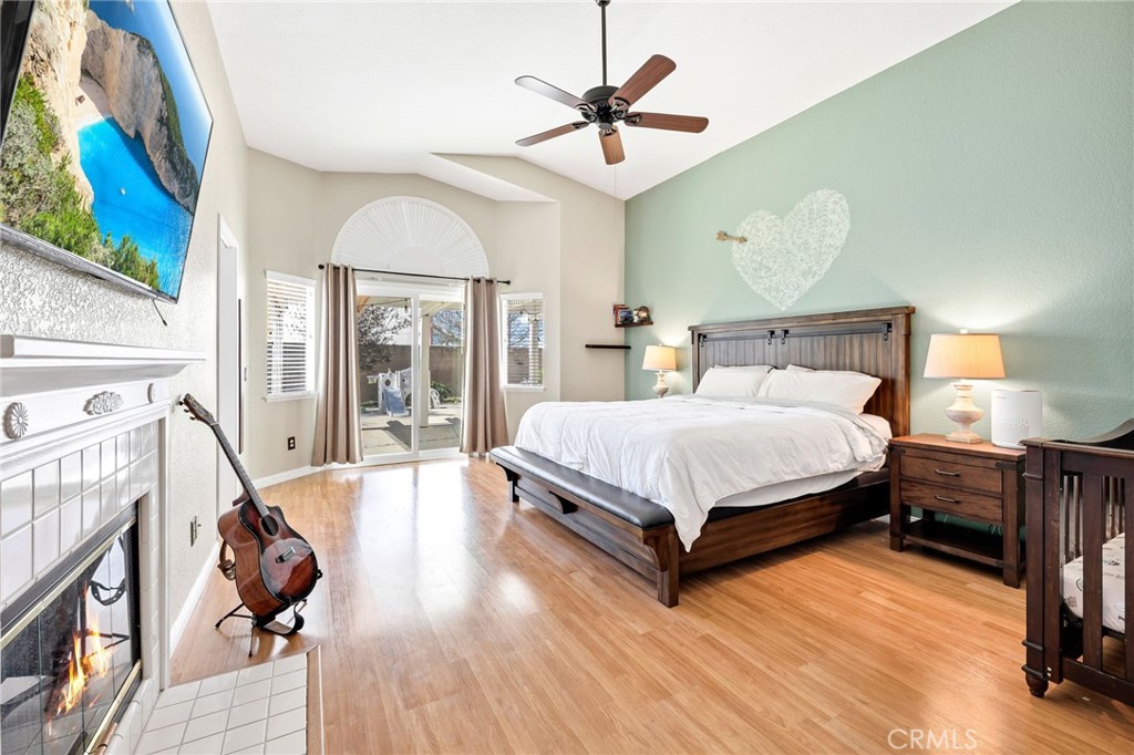 3147 Wimbledon Way Hemet, CA 92545 - Photo 29 of 41 a bedroom with a bed wooden floor and a window