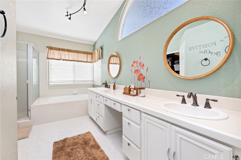 3147 Wimbledon Way Hemet, CA 92545 - Photo 32 of 41 a bathroom with a sink and a mirror