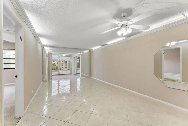 $1,725 | 9440 Southwest 8th Street, Unit 318, Boca Raton, FL 33428