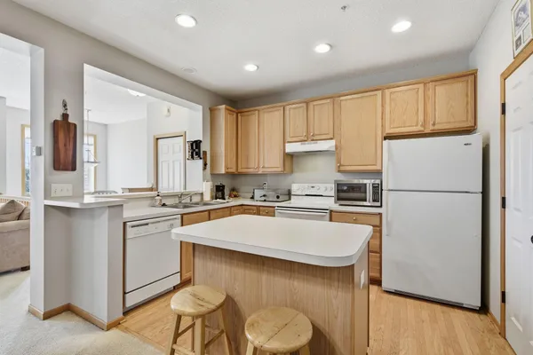 $2,250 | 13905 54th Avenue North, Plymouth, MN 55446