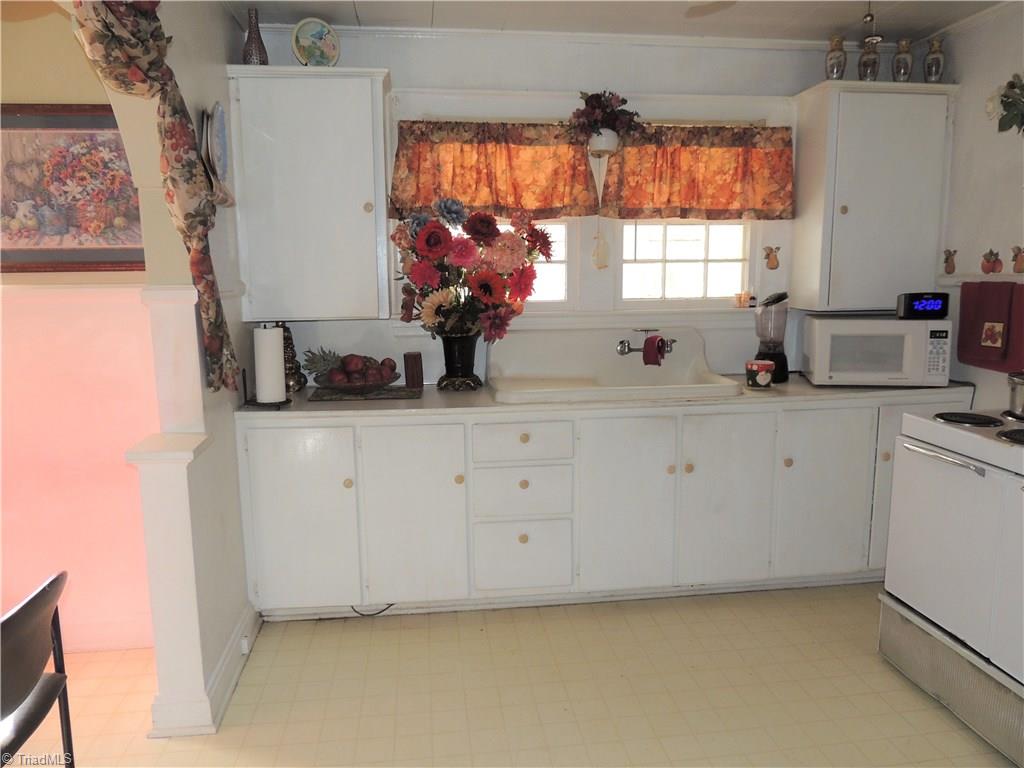 205 Lansdowne Street High Point, NC 27262 - Photo 6 of 16 Gallery Image 6