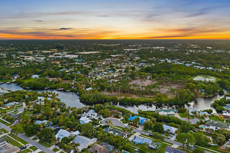 702 Warren Drive Jupiter, FL 33458 - Photo 74 of 76 a view of city and ocean