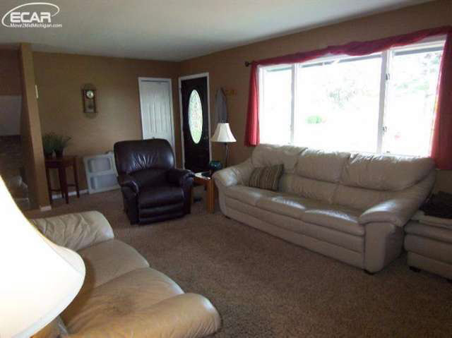 11222 Coldwater Road Flushing, MI 48433 - Photo 7 of 34 20459960-6.JPG
