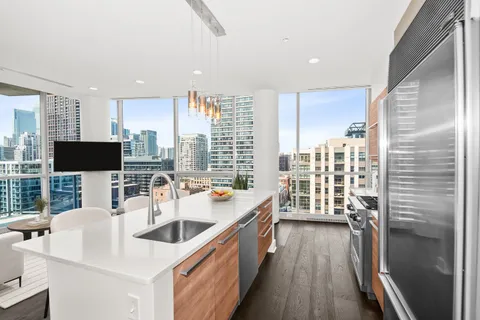 $725,000 | 110 West Superior Street, Unit 1602, Chicago, IL 60654