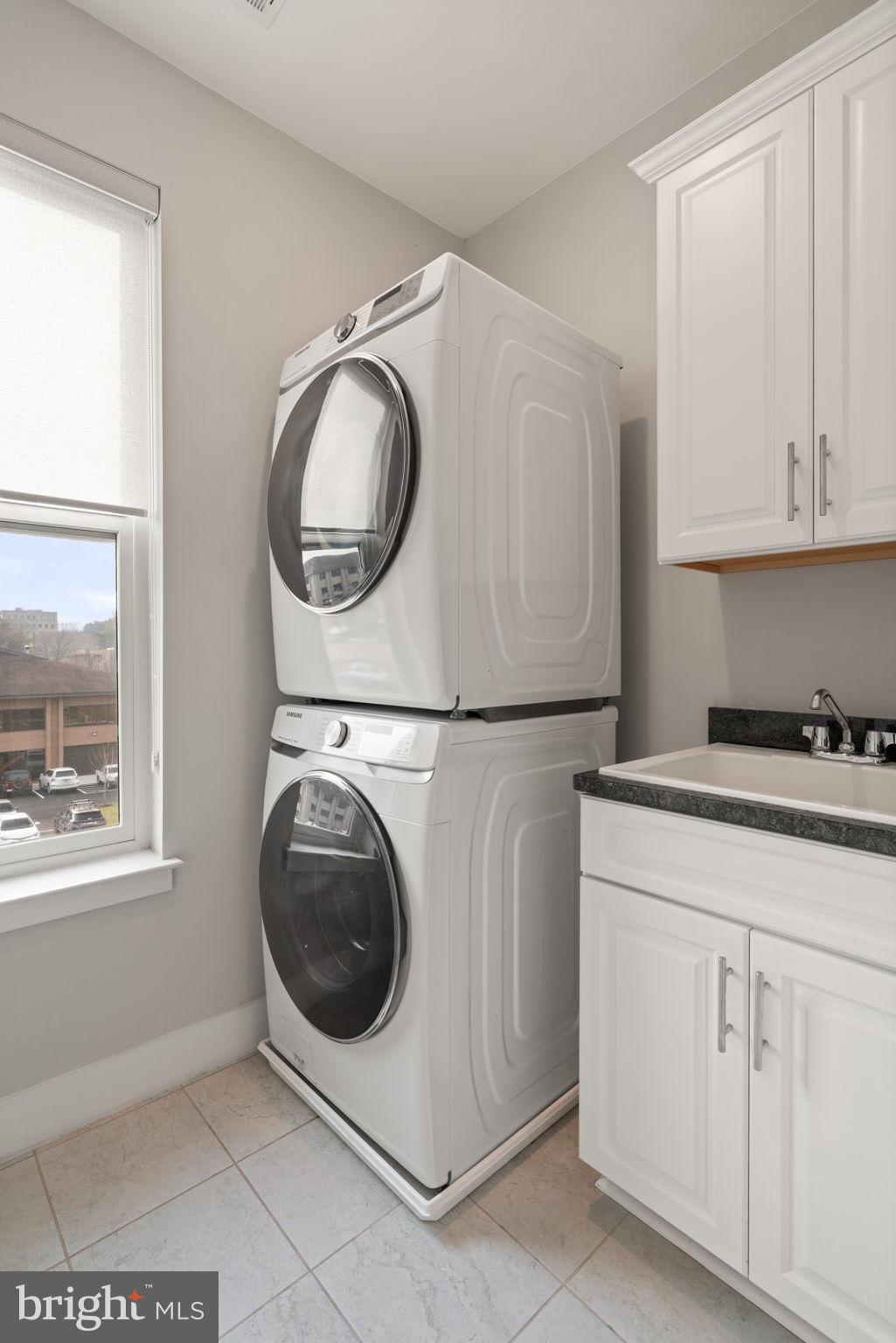 3006 Eskridge Road Fairfax, VA 22031 - Photo 22 of 41 a utility room with dryer and washer