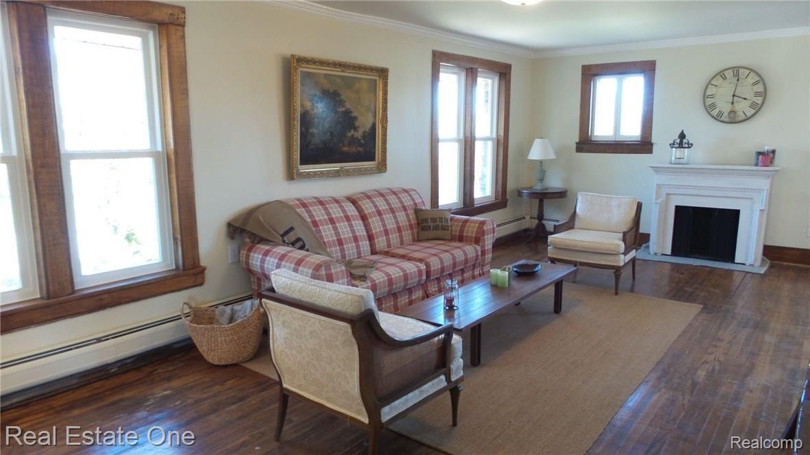 4527 Genesee Road Lapeer, MI 48446 - Photo 3 of 31 Living Room