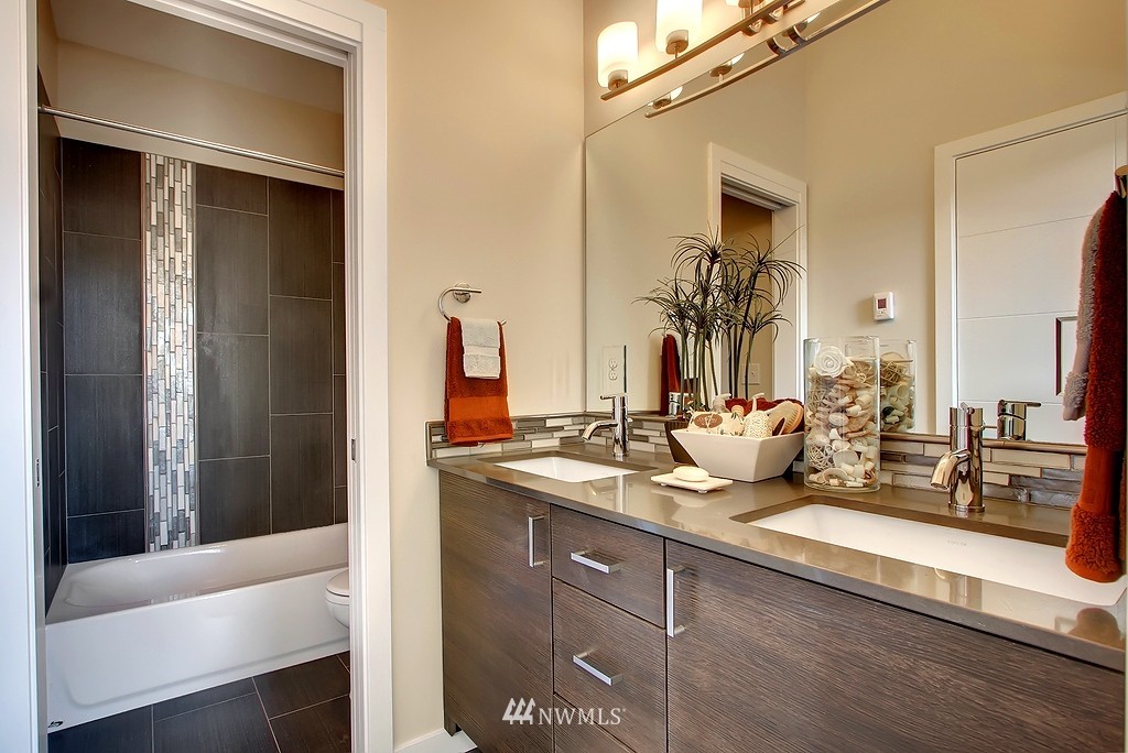 623 North 48th Street Seattle, WA 98103 - Photo 9 of 14