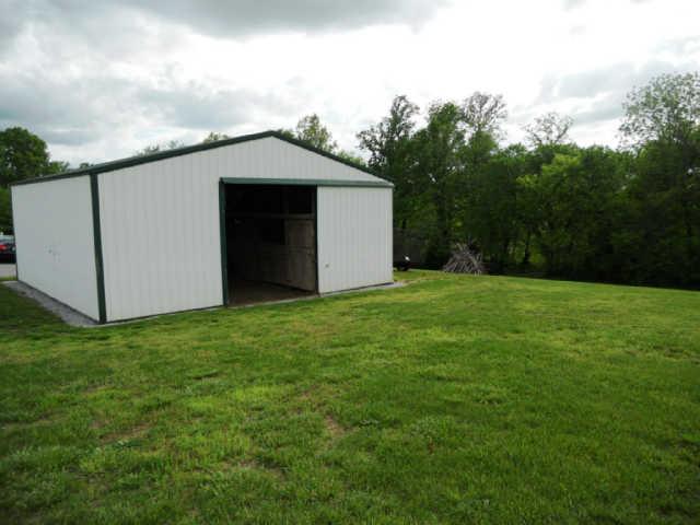 2778 Battle Creek Road Springfield, TN 37172 - Photo 3 of 20 a view of a backyard