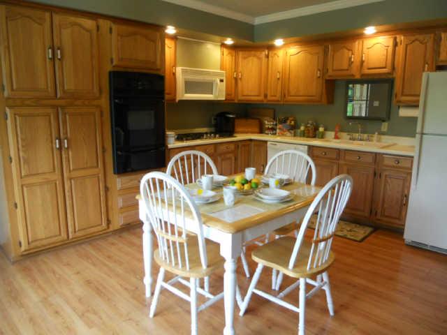 2778 Battle Creek Road Springfield, TN 37172 - Photo 8 of 20 a kitchen with granite countertop a sink cabinets and wooden floor