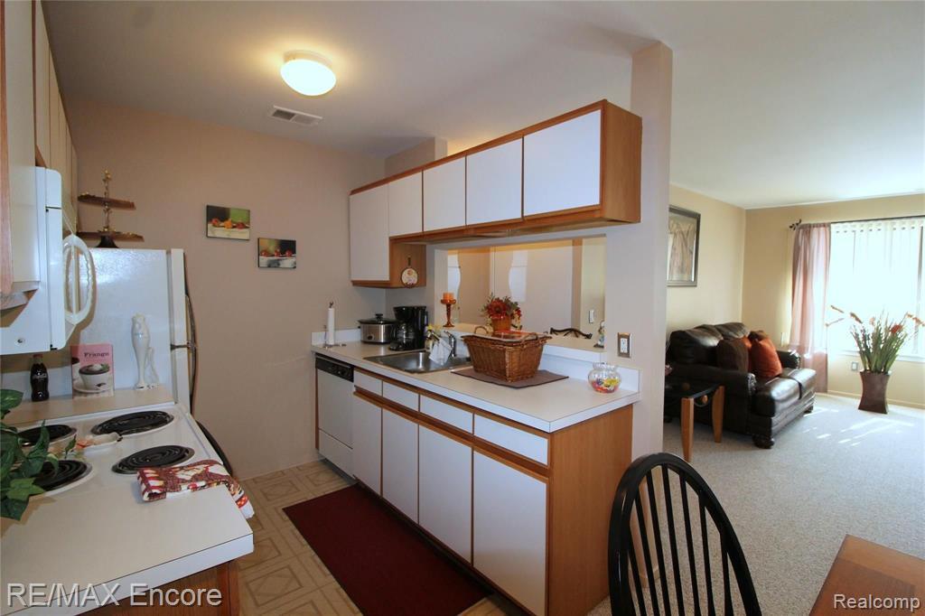 24060 Middlebelt Road, Unit 23 Farmington Hills, MI 48336 - Photo 7 of 13