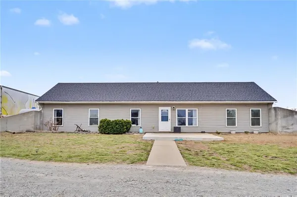 $419,000 | 13271 23rd Street, Perry, KS 66073
