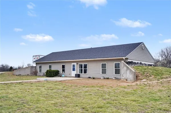 $419,000 | 13271 23rd Street, Perry, KS 66073