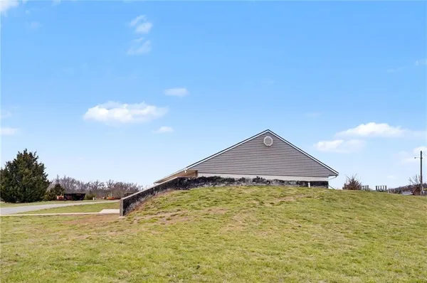 $419,000 | 13271 23rd Street, Perry, KS 66073