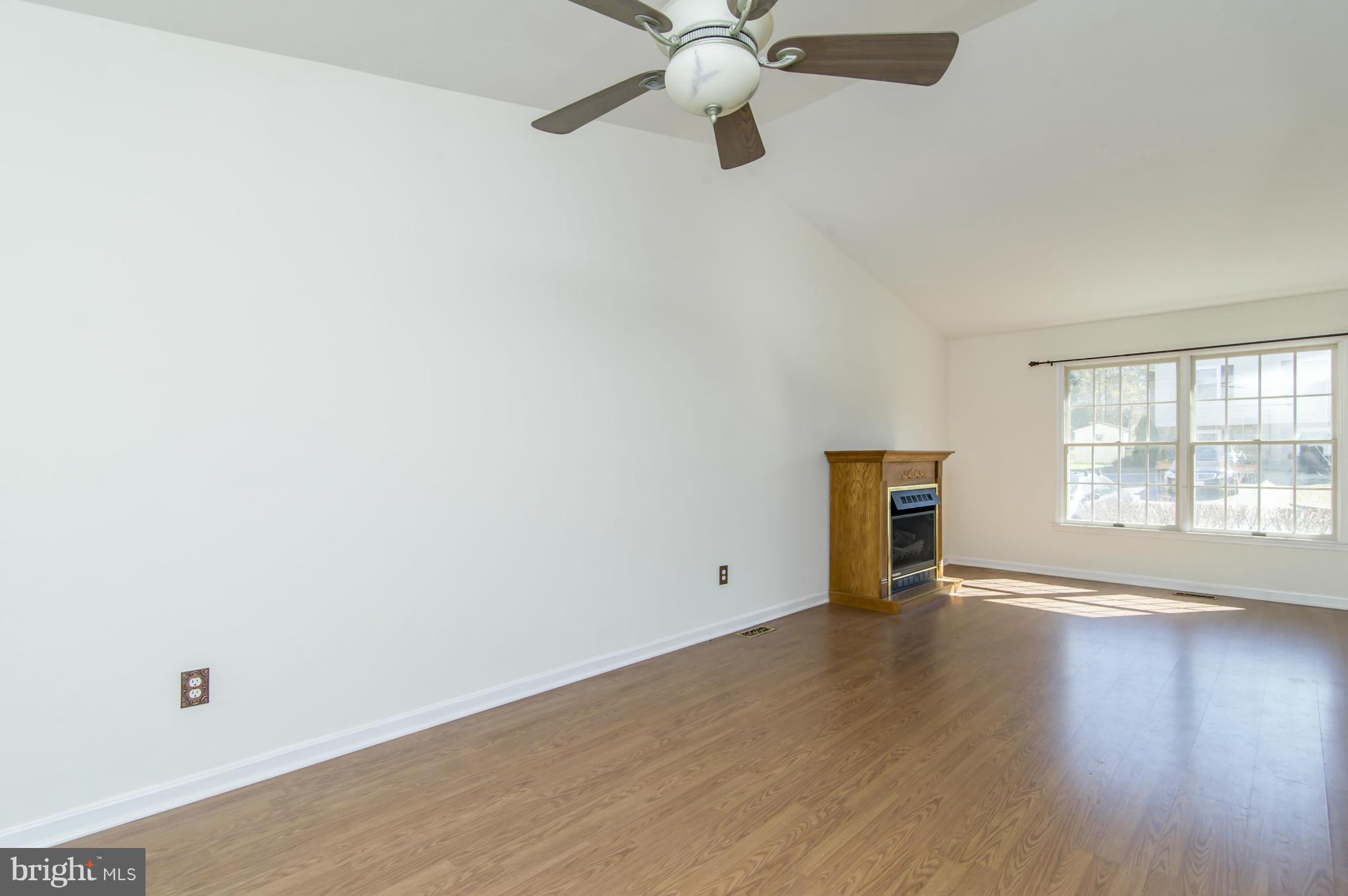 8115 Timberbrooke Road Baltimore, MD 21237 - Photo 4 of 29 Family Room