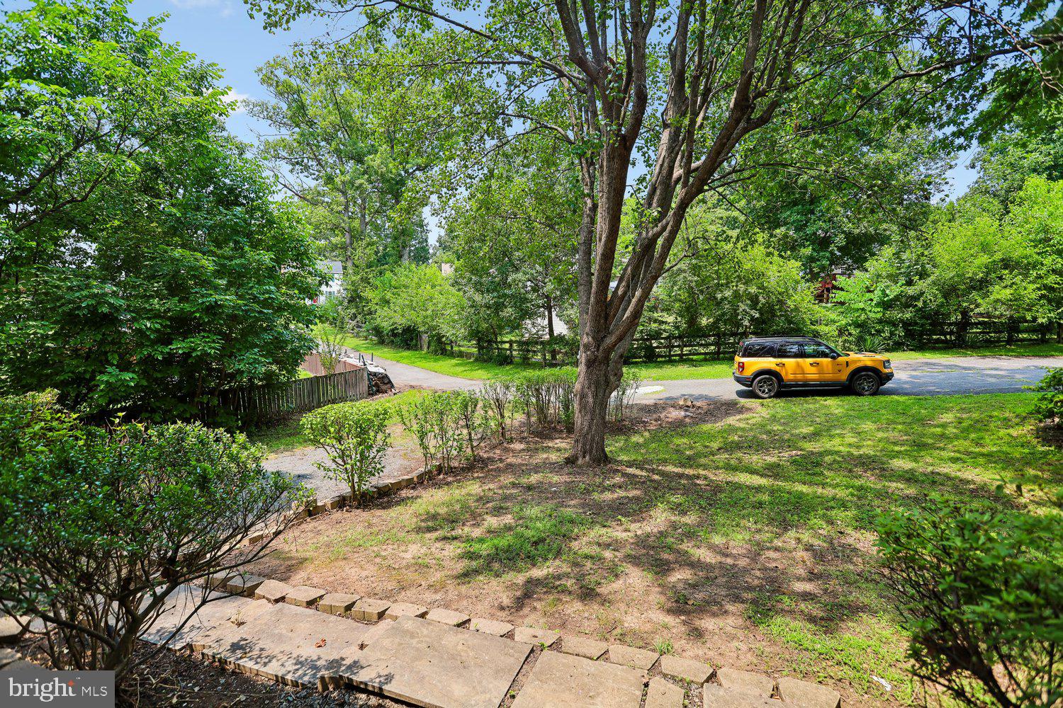 15226 Elk Run Road Chantilly, VA 20151 - Photo 38 of 53 Front yard