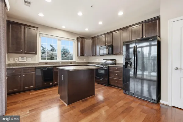 $3,600 | 44025 Vaira Terrace, Chantilly, VA 20152