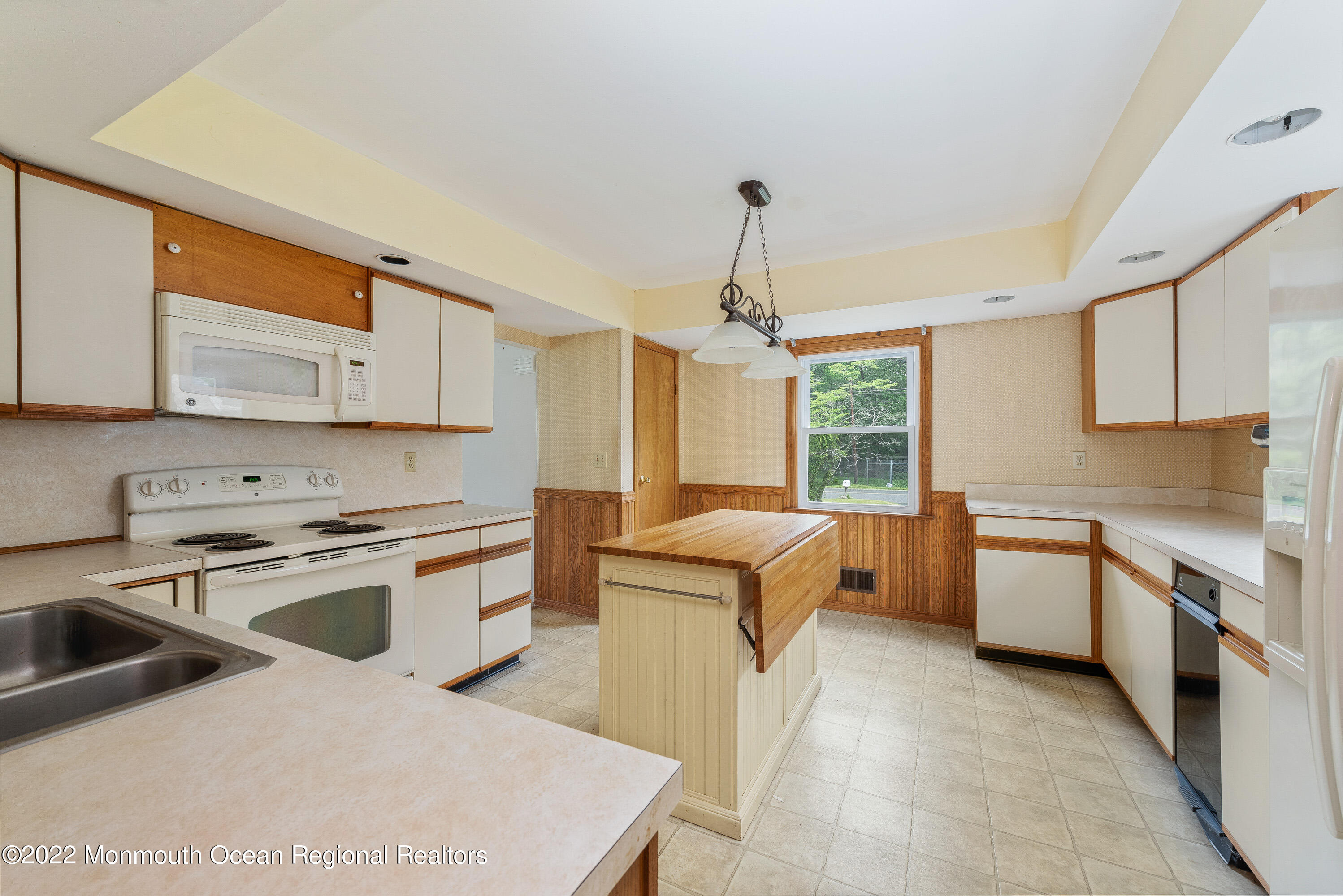 532 Brickyard Road Freehold, NJ 07728 - Photo 11 of 32 DSC_7087