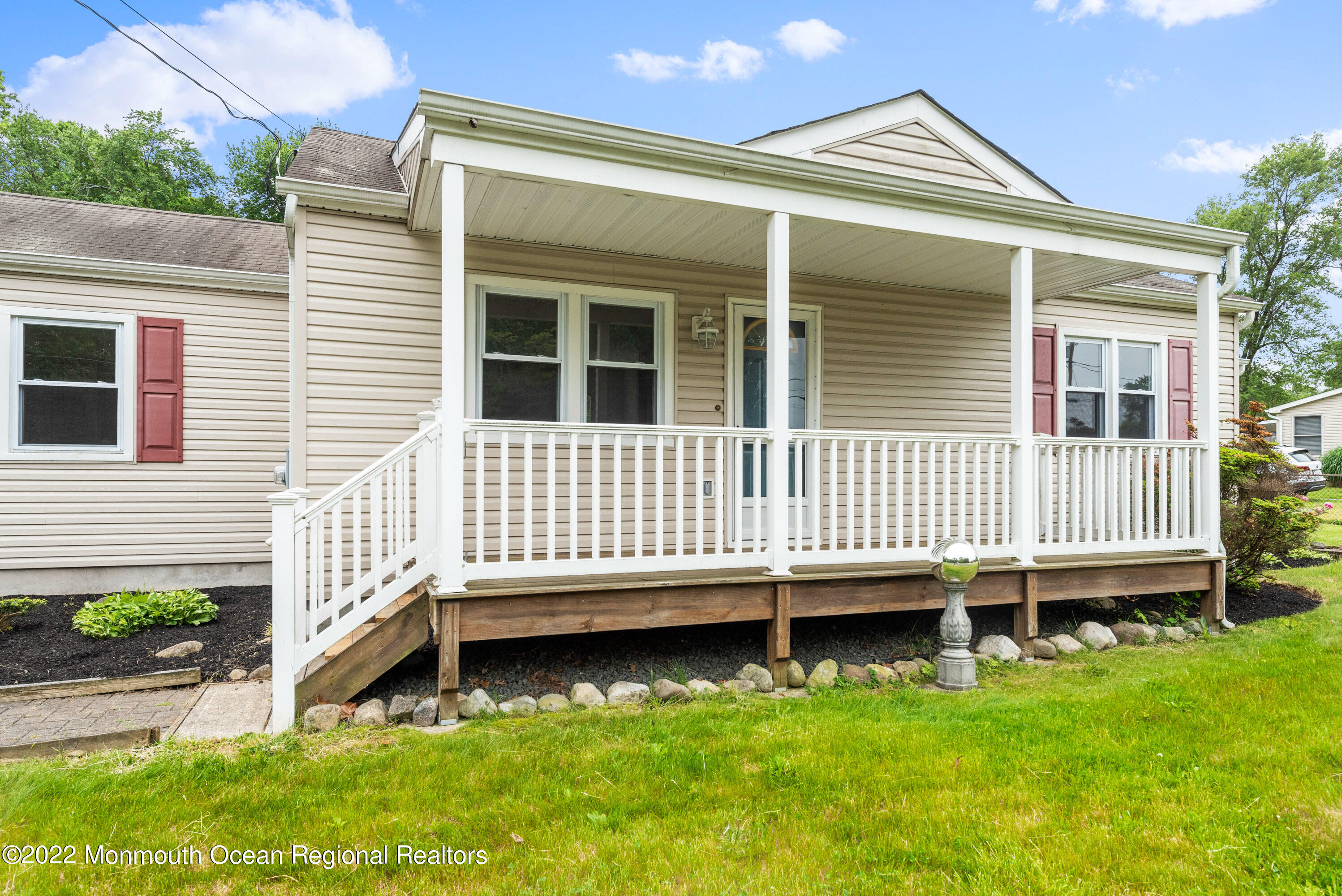 532 Brickyard Road Freehold, NJ 07728 - Photo 3 of 32 DSC_6984