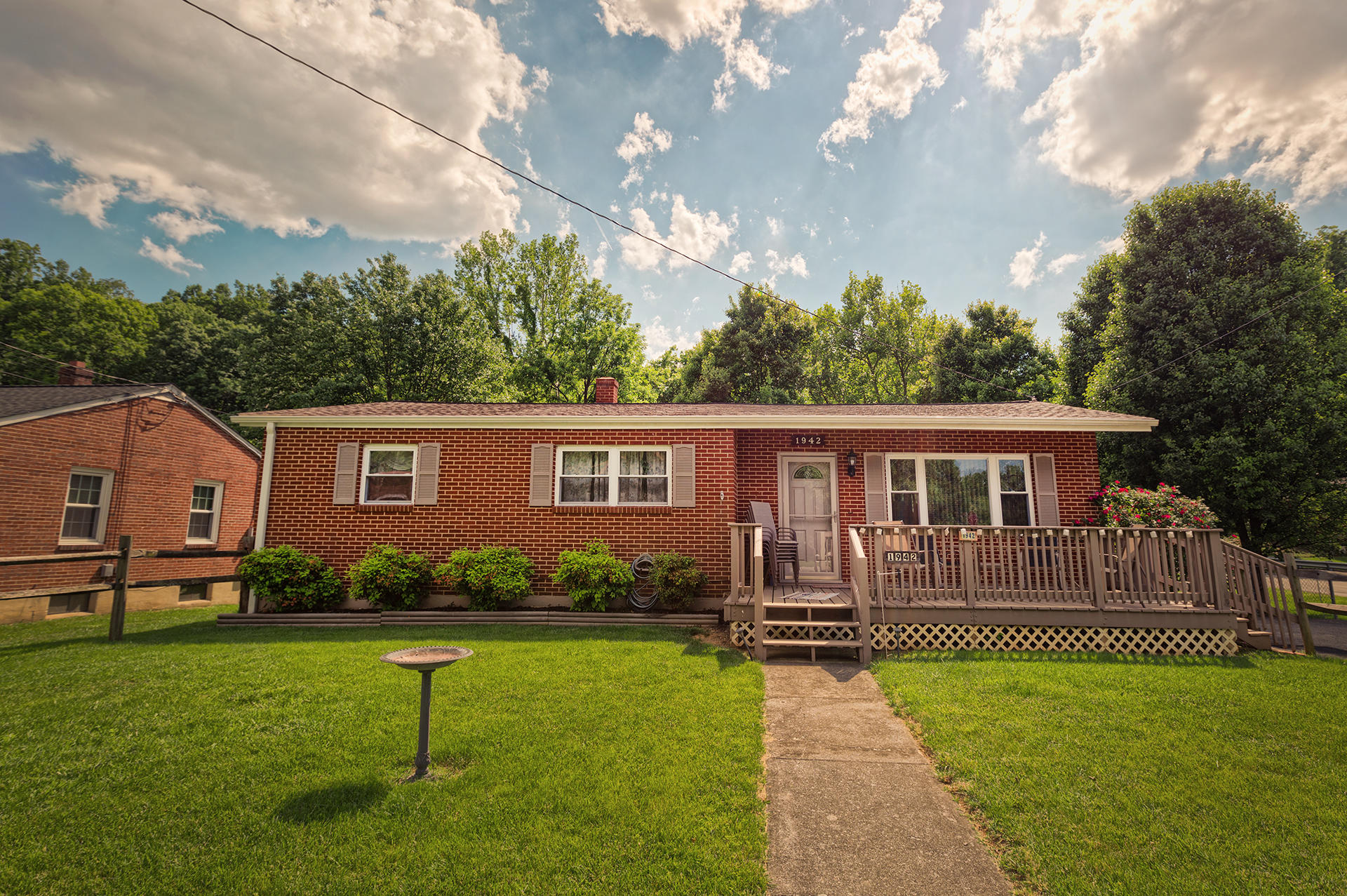 1942 Laura Road Northwest Roanoke, VA 24017 - Photo 1 of 24 Front